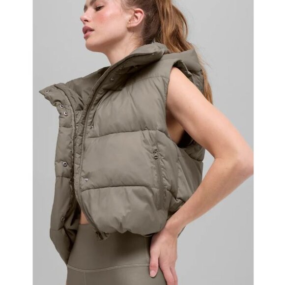 New Alo Womens Gold Rush Puffer Vest Hood Light Cocoa Size Large - Picture 2 of 10